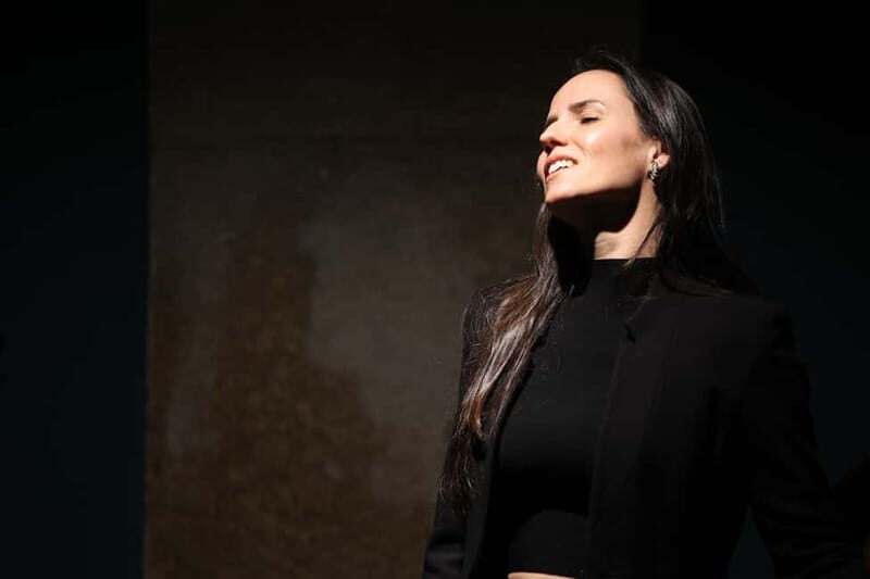 Porto: Traditional Fado Show at Sao Bento with Port Wine - Exploring the Experience in Detail