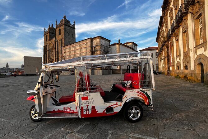 Porto: Tuk tuk vip guided tour - 1.30h - Key Points