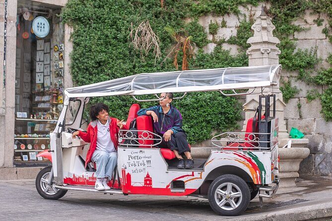 Porto: Tuk tuk vip guided tour - 1.30h - FAQs