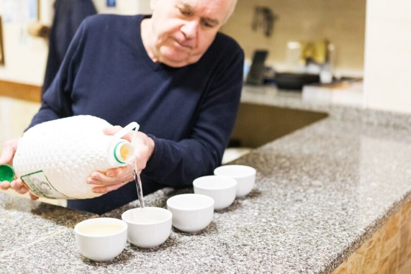 Porto: Walking Dinner Tour with Family-Owned Restaurants - Key Points