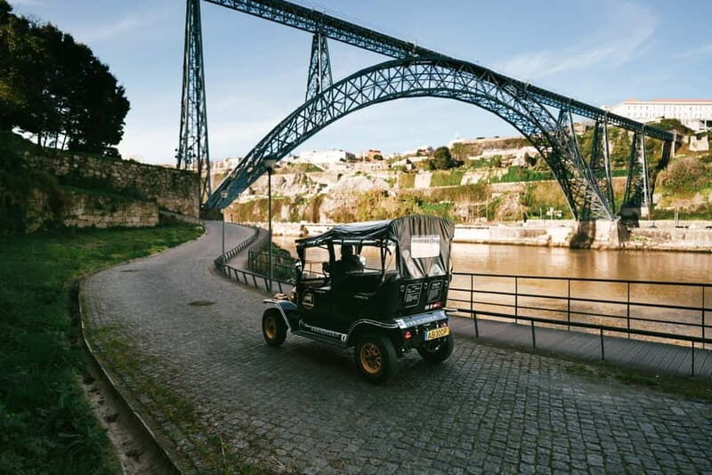 Porto: Wine Tastings (Green Wine) & Lunch & Porto Old Tour - Key Points