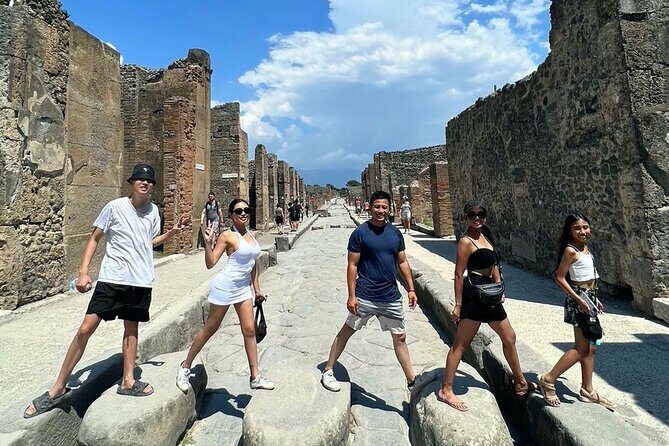 Positano Private Transfer from/to Naples with Pompeii Guided Tour - FAQ