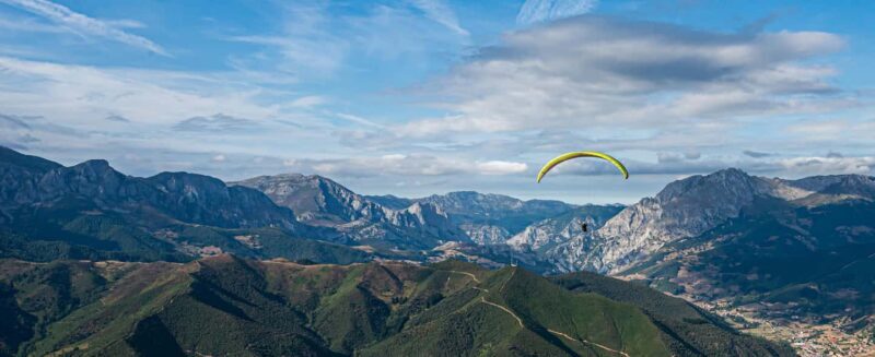 Potes: Paragliding in the Picos de Europa with professional pilots - Who Would Love This?