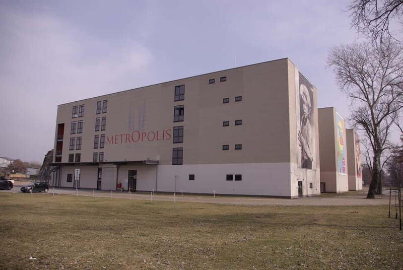 Potsdam-Babelsberg: 5-Hour-Tour "Film-History" by VW-Bus - Discover Berlin and Potsdam’s Film Heritage in Style: A 5-Hour VW Bus Tour