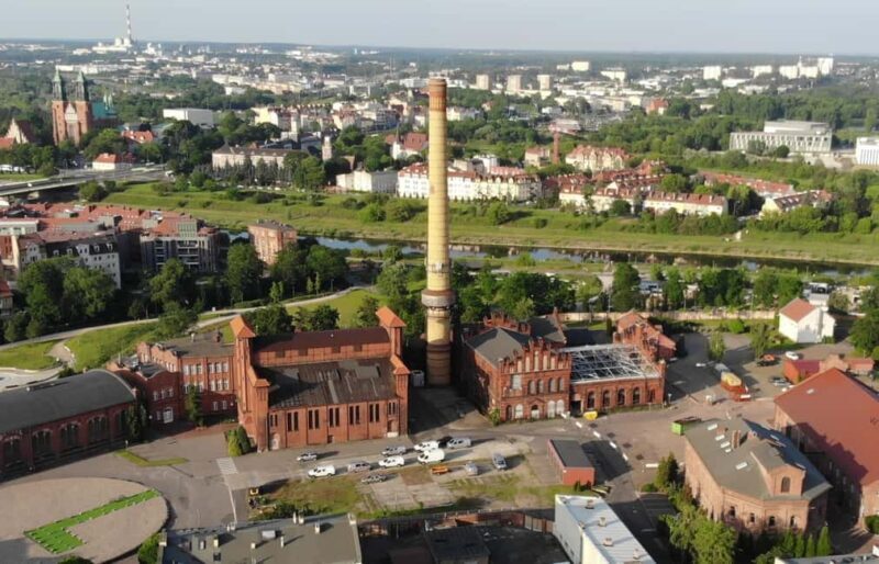 Pozna: Drone Lesson with Instructor and City Tour - Who Should Book This Tour?