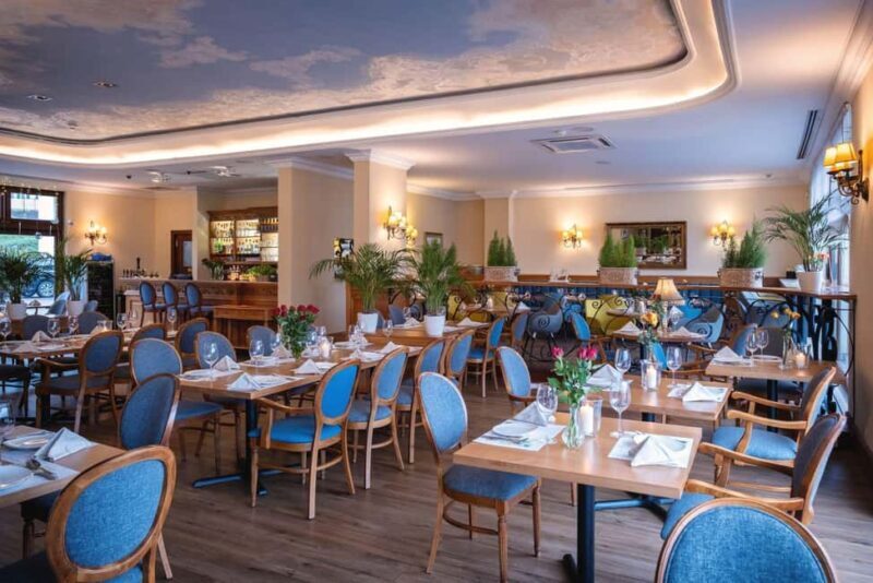 Pozna: Romantic Italian Dinner with Live Music and Wine - A Closer Look at the Experience