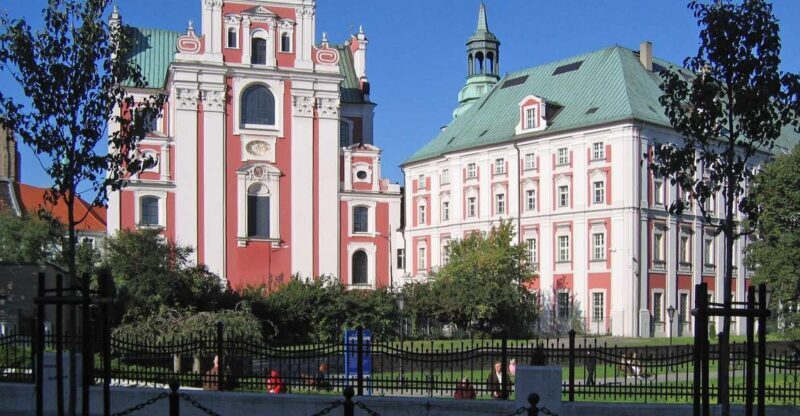 Poznan Old Town and Croissant Museum Private Walking Tour - Exploring Poznan’s Historic Heart