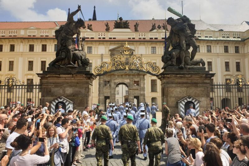 Prague: 1-Hour Castle Tour With Fast-GET Admission Ticket - What to Expect from the 1-Hour Castle Tour