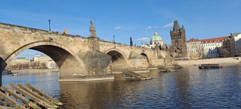 Prague: 2-Hour Historic Boat Cruise with Delicious Lunch - Key Points