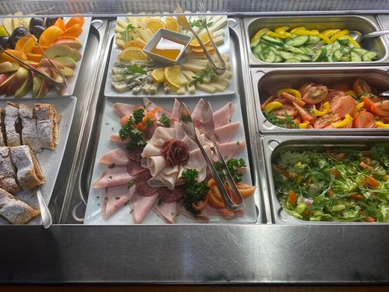 Prague: 2-Hour Historic Boat Cruise with Delicious Lunch - A Deep Dive into the Cruise Experience