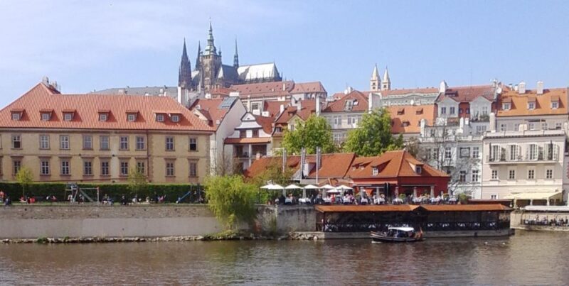 Prague: 3-hour Evening River Cruise with Dinner - An In-Depth Look at the Experience