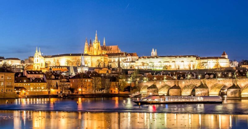 Prague: 50-Minute Sightseeing Evening Cruise - Key Points