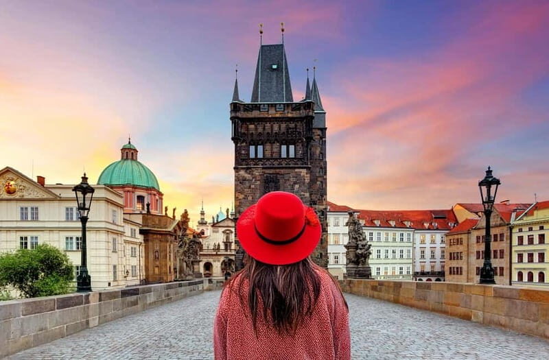 Prague: Before the Crowd Sunrise Tour & Breakfast - Key Points