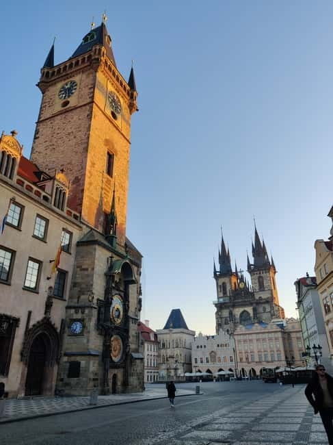 Prague: Before the Crowd Sunrise Tour & Breakfast - FAQ