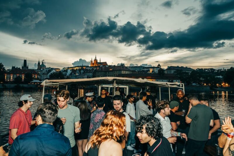 Prague: Booze Cruise with Open Bar and Duplex Entry - FAQ