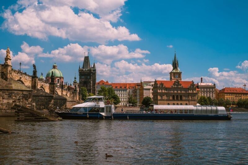 Prague: Evening Vltava River Eco Cruise with Prosecco - FAQ