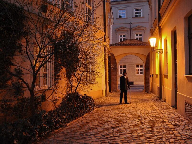 Prague: Ghost Tour - The Guide and Atmosphere