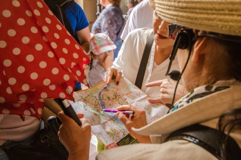 Prague: Guided Bus & Walking Tour with River Cruise & Lunch - Key Points