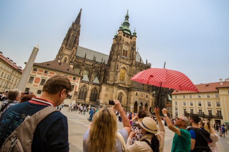 Prague: Guided Bus & Walking Tour with River Cruise & Lunch - What the Reviews Say