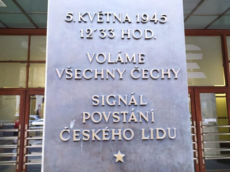 Prague: Historical Walking Tour with Focus on World War 2 - Key Points