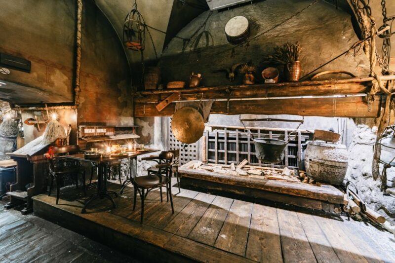 Prague: Medieval Dinner with Unlimited Drinks - Setting the Scene: What to Expect