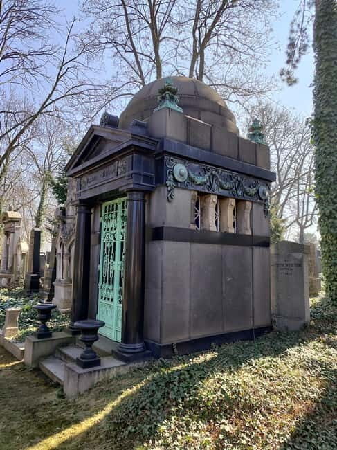 Prague: New Jewish Cemetery Guided Tour - An In-Depth Look at the Tour Experience