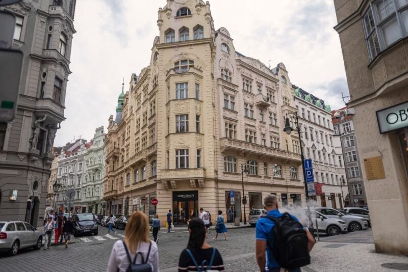 Prague: Old Town and Jewish Quarter Guided Walking Tour - Key Points