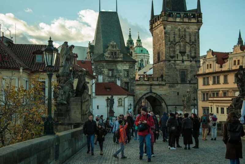 Prague: Prague Castle Tour without interiors in German - Key Points