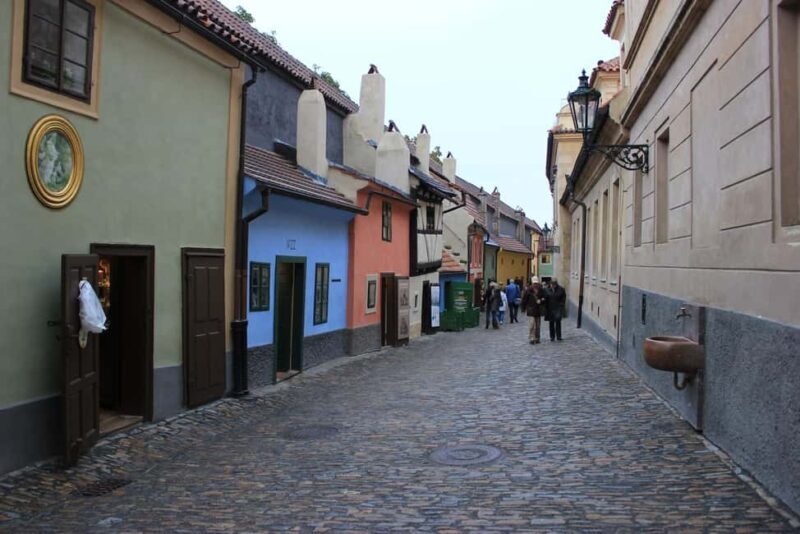 Prague: Prague Castle Tour without interiors in German - Golden Lane and Evening Access