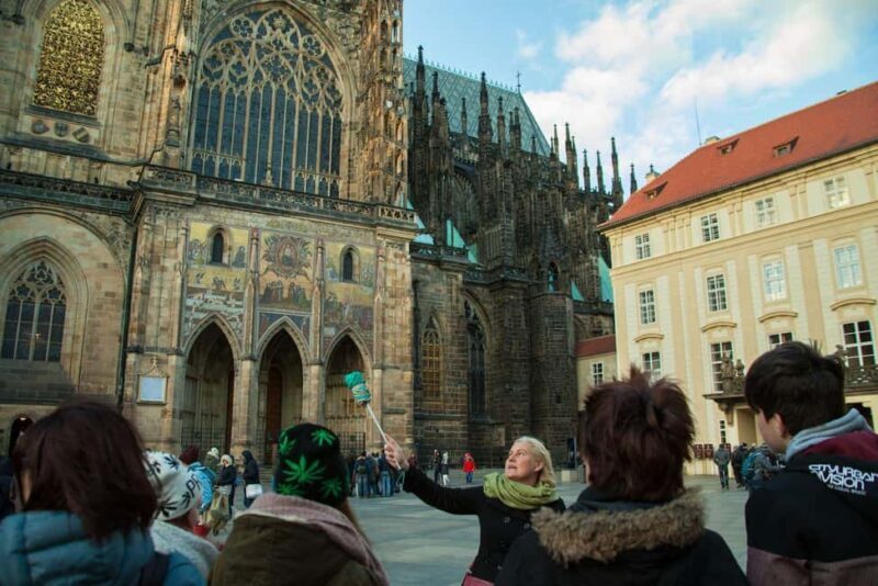 Prague: Prague Castle Tour without interiors in German - What’s Not Included and How to Make the Most of It