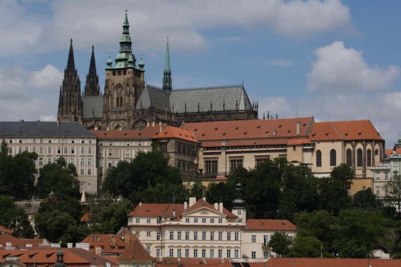 Prague: Private Castle Tour with Limousine-alone at catle - The Beauty of Private Access and Guided Tours