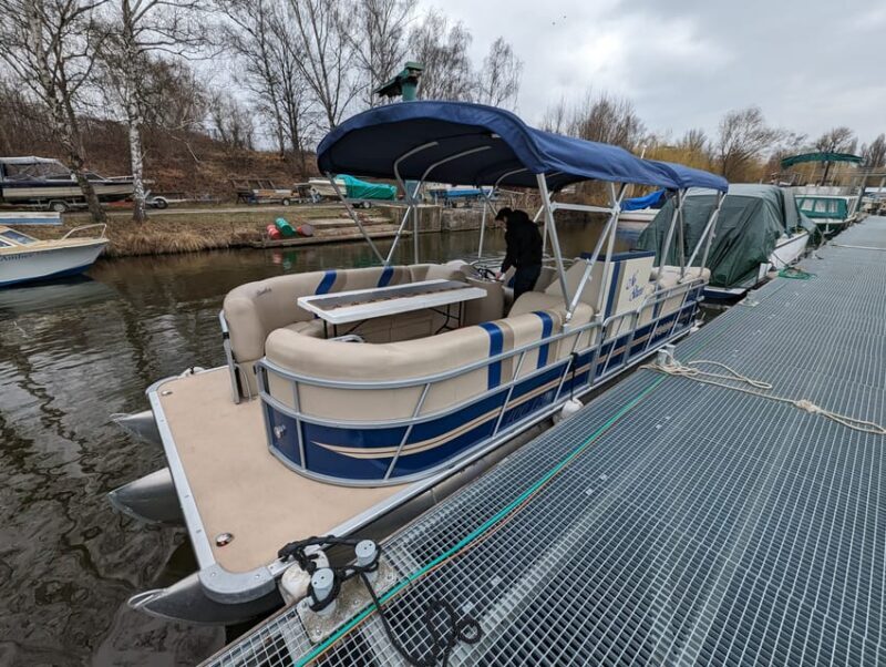 Prague: Private Pontoon Sightseeing Cruise with Prosecco - Key Points