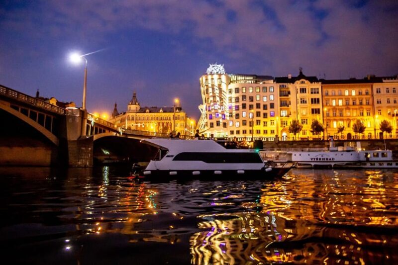 Prague: Private River Cruise with Unlimited Beer or Prosecco - FAQ