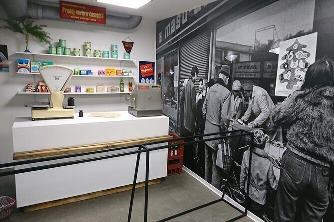 Prague Private Tour and Museum of Communism with transfer - FAQ