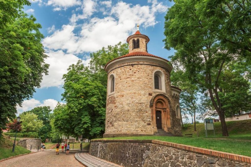 Prague: Private tour to the historic fortress of Vyehrad - FAQ