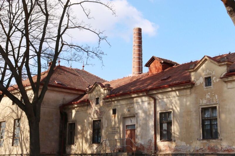 Prague: Psychiatric Hospital and Abandoned Cemetery Tour - FAQ