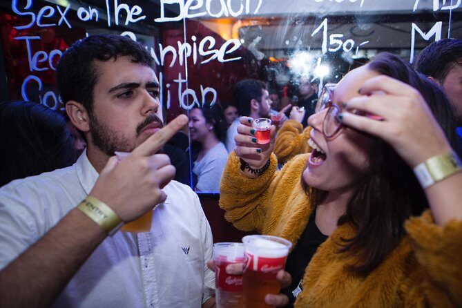 Prague Pub Crawl - with free unlimited drinks and cocktails - Group Size and Atmosphere