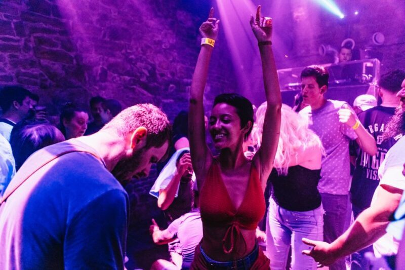 Prague: Pub Crawl with Unlimited Drinks and Cocktails - Key Points