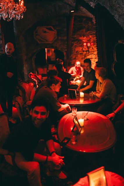 Prague: Saturday Night Live Music in Old Town at Le Valmont - Key Points