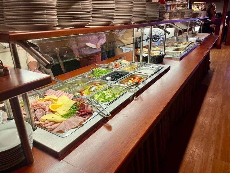 Prague: Sightseeing Boat Cruise with Buffet Dinner - Who is This Tour Perfect For?