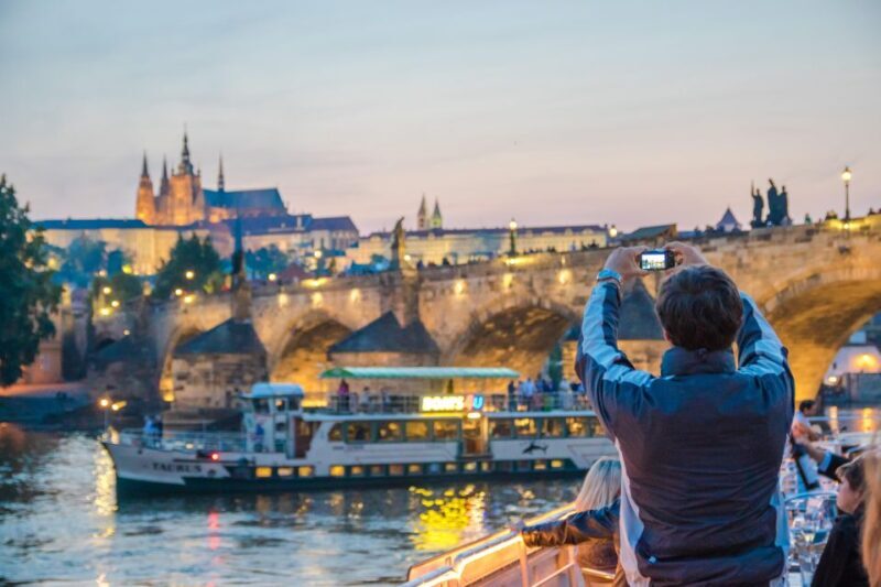 Prague: Sightseeing Boat Cruise with Buffet Dinner - FAQ