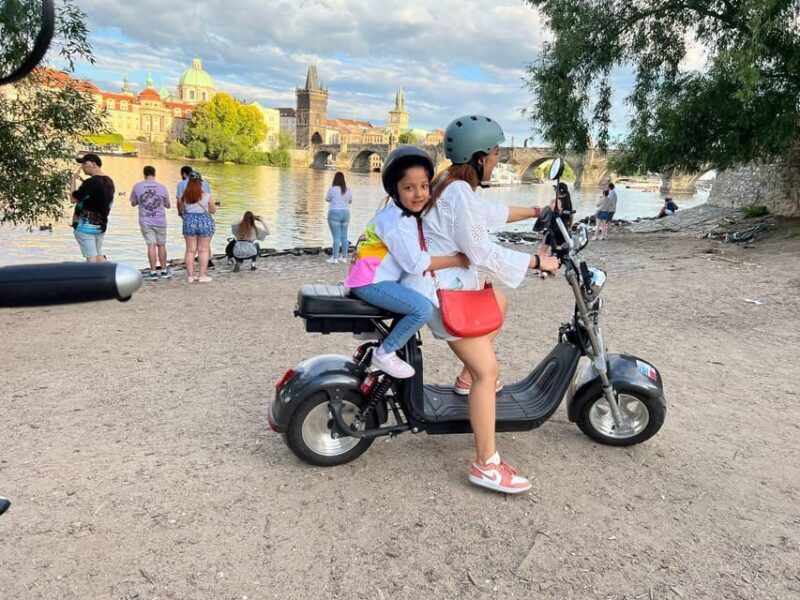 Prague: VIP Private 3 hours E-scooter tour with guide - Key Points