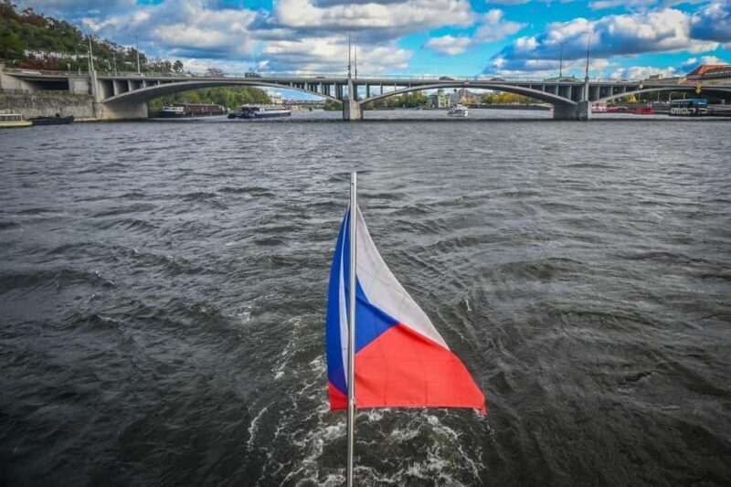 Prague: Vltava River Cruise with Jazz Music and Commentary - A Closer Look at the Experience