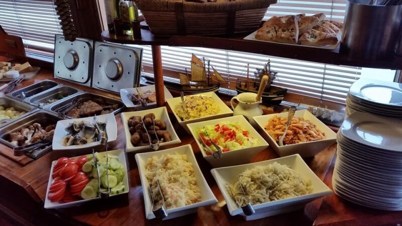 Prague: Vltava River Evening Dinner Cruise - The Experience: What to Expect on Your Vltava Dinner Cruise