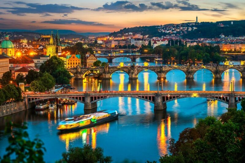 Prague: Vltava River Night Cruise with Buffet - Key Points