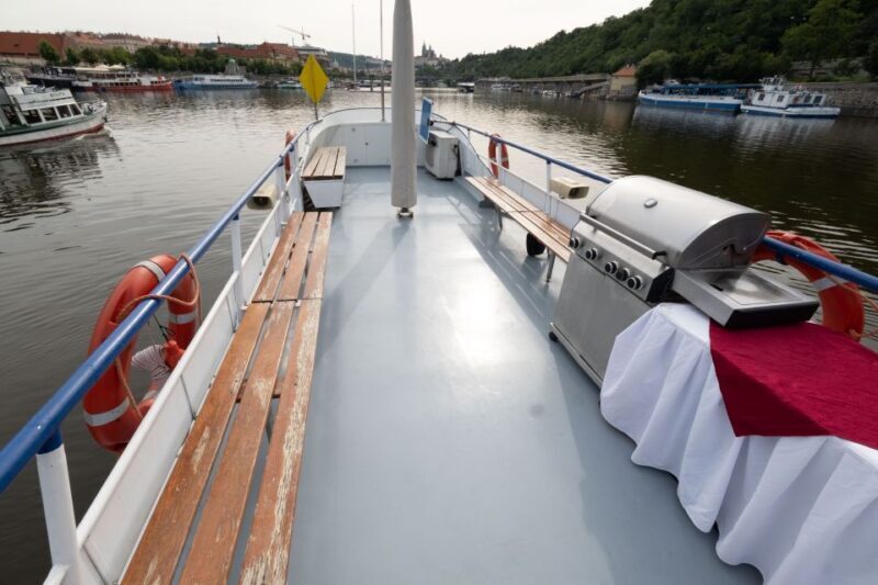 Prague: Vltava River Private Boat Party with Drinks - Who Should Consider This Tour?