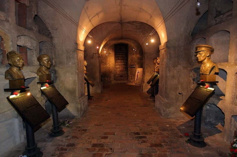 Prague: WWII Tour with Local Historian SMALL GROUP - Why This Tour Stands Out