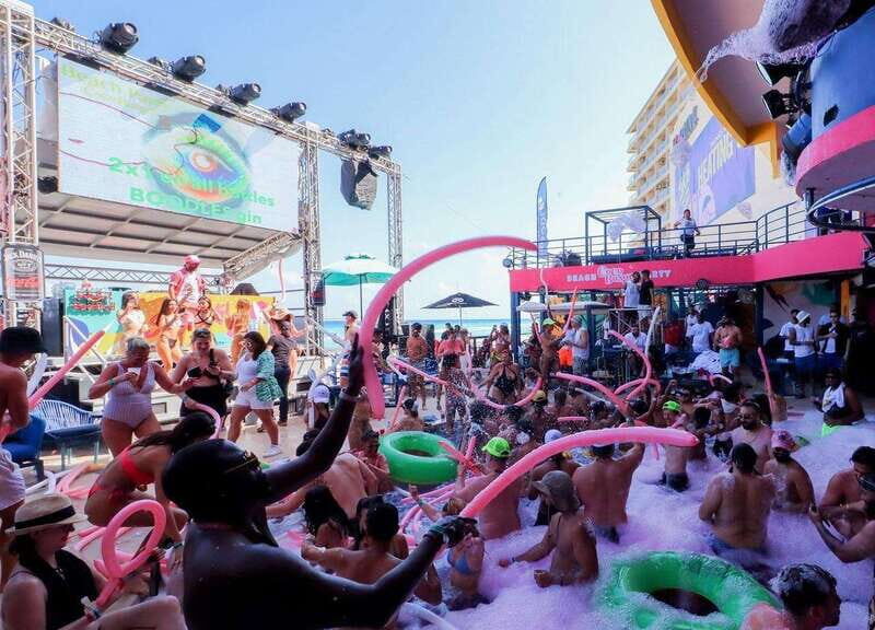 Premium Beach Party Coco Bongo - Key Points