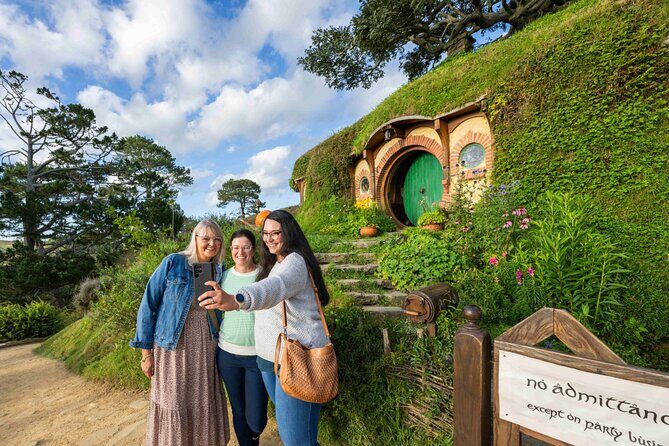 Premium Hobbiton Small Group Day Tour from Auckland - FAQ