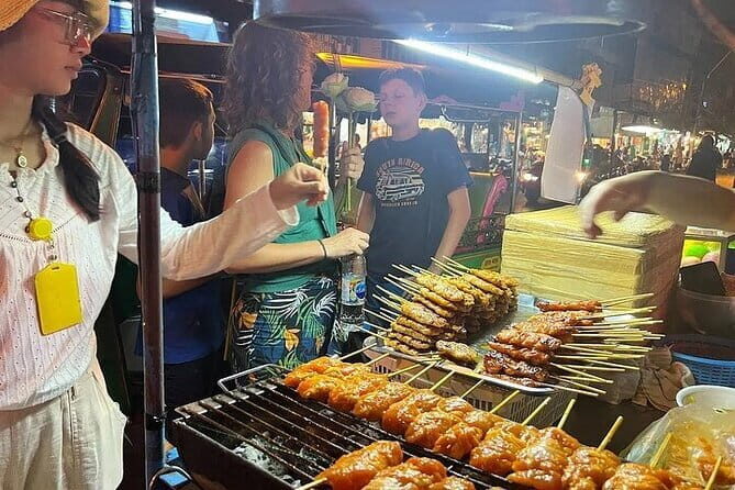 Premium Night Private Tuk Tuk Tour at Bangkok with Meal - Discovering Bangkok by Night: A Closer Look